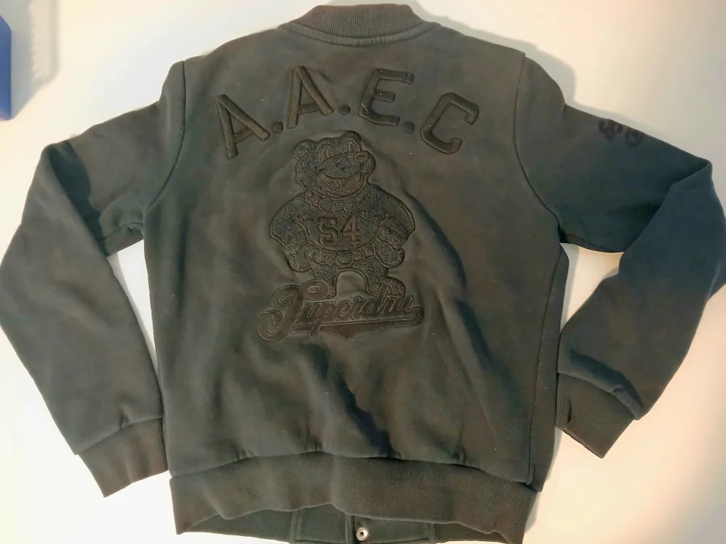 FREE Kids' Jacket - Size US 4 image indicator(2)