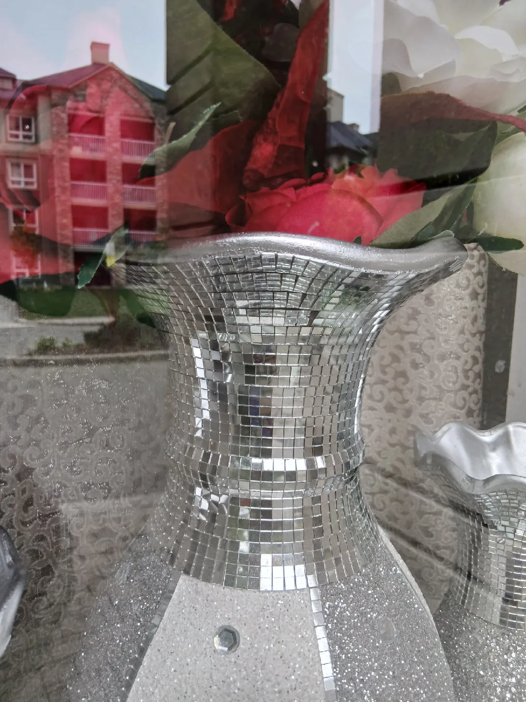 Silver Decorative Vase image indicator(3)