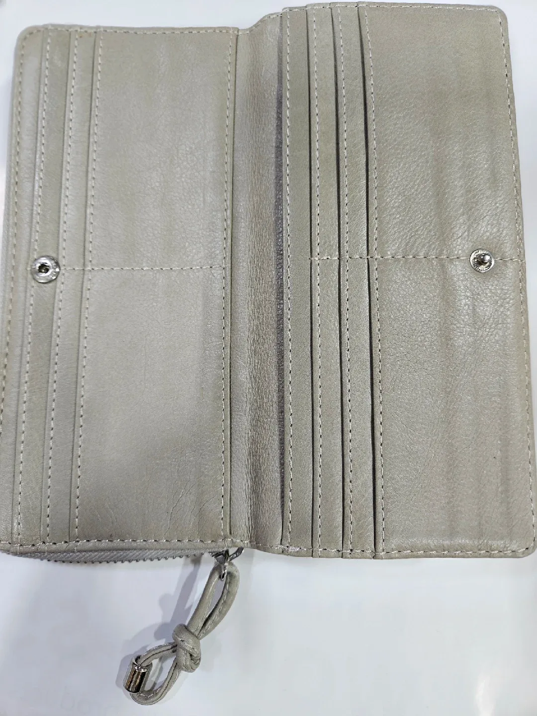 Banana Republic Wallet - Light Grey image indicator(3)