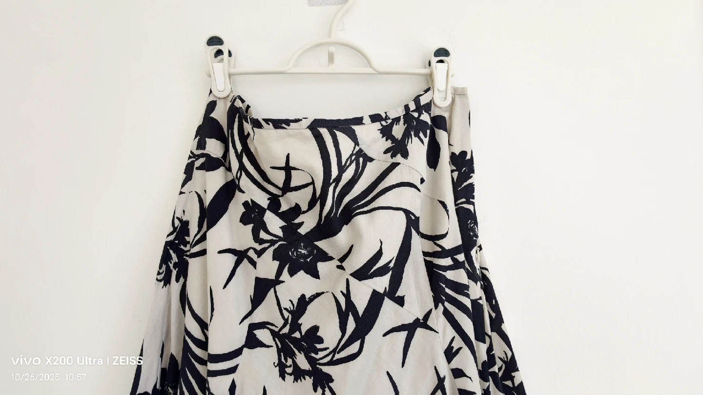Ann Taylor Floral Skirt - Size 8 - photo 3