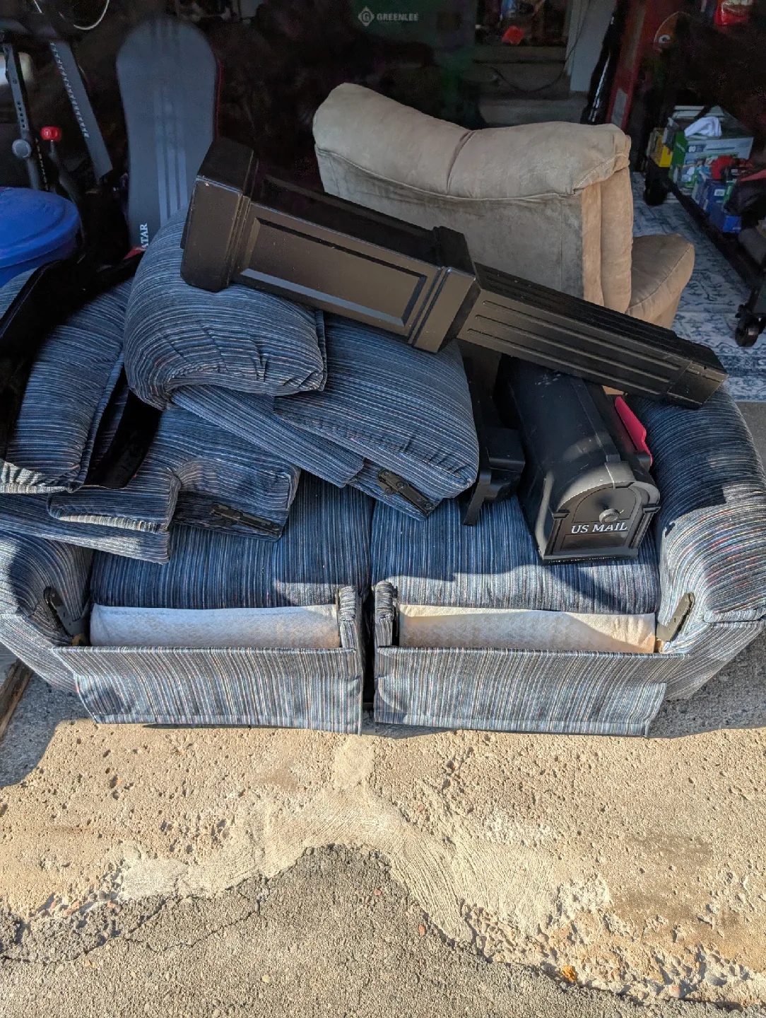 Used Sofa Lazy boy love seat. free image indicator(2)