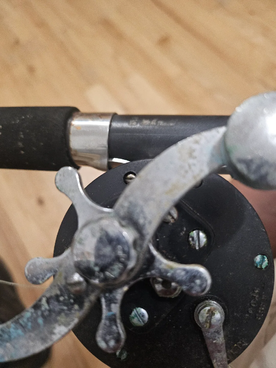 MAXTEC Caster 5066 Fishing Rod & PENN 9 Level Wind Reel image indicator(2)