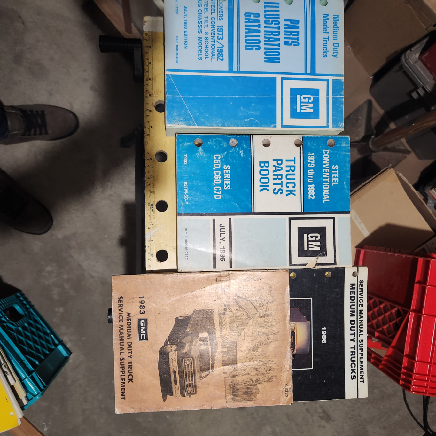 GM medium dury Truck Parts & Service Manuals