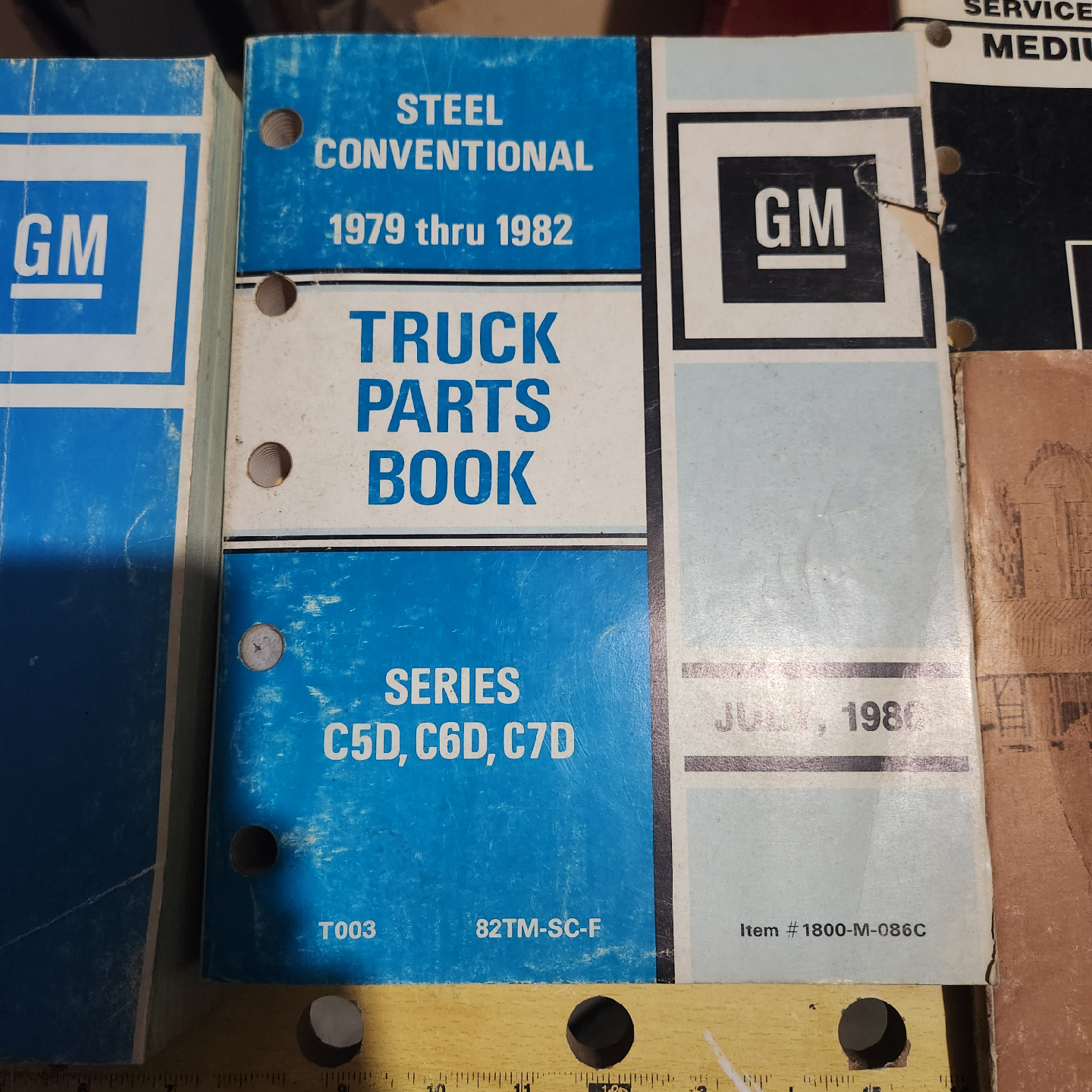 GM medium dury Truck Parts & Service Manuals - photo 3