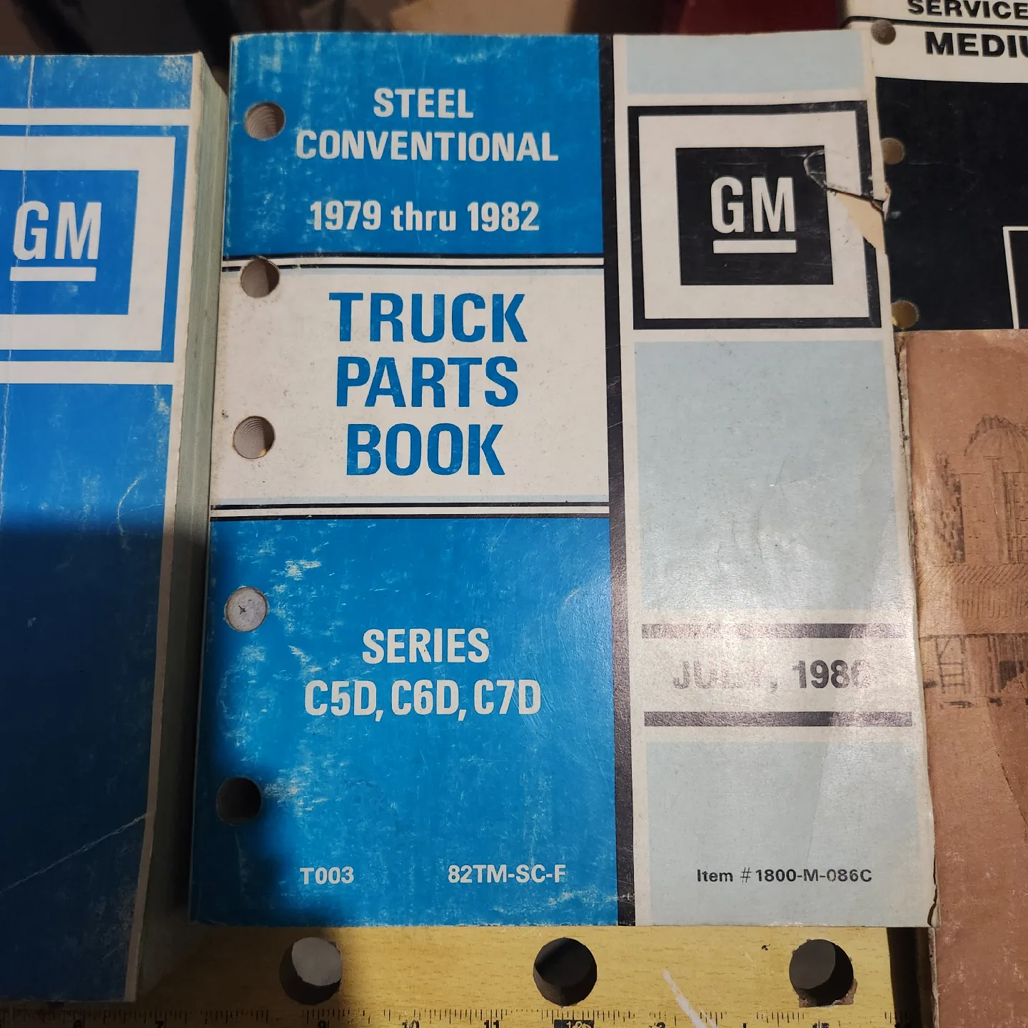 GM medium dury Truck Parts & Service Manuals image indicator(3)
