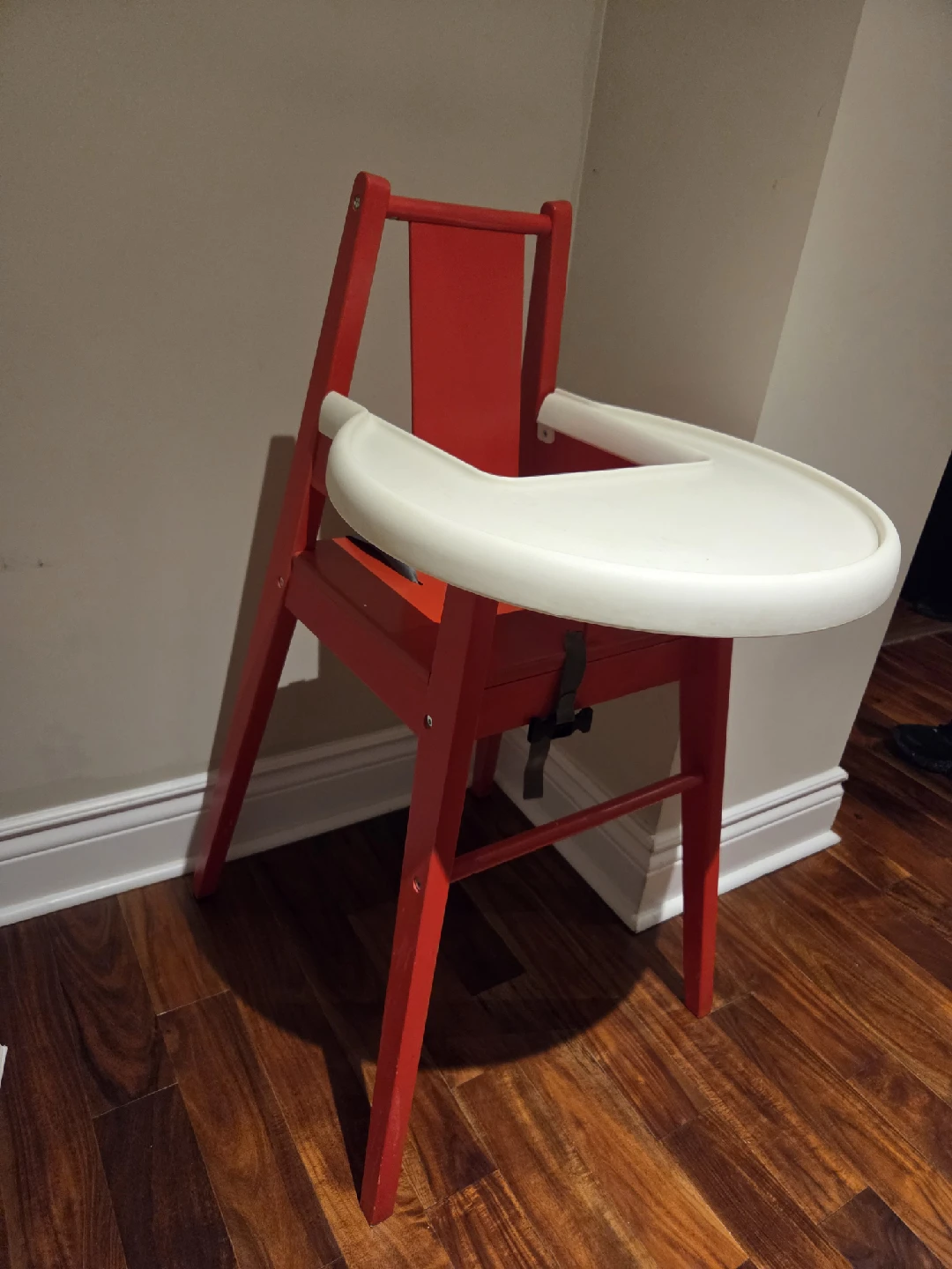 Red & White wooden High Chair - photo 3