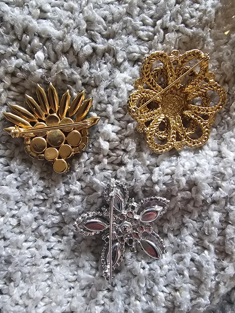 Vintage Brooches - Set of 3 image indicator(2)