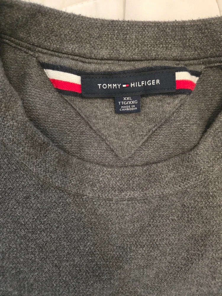Tommy Hilfiger Grey Sweater - XXL thumbnail