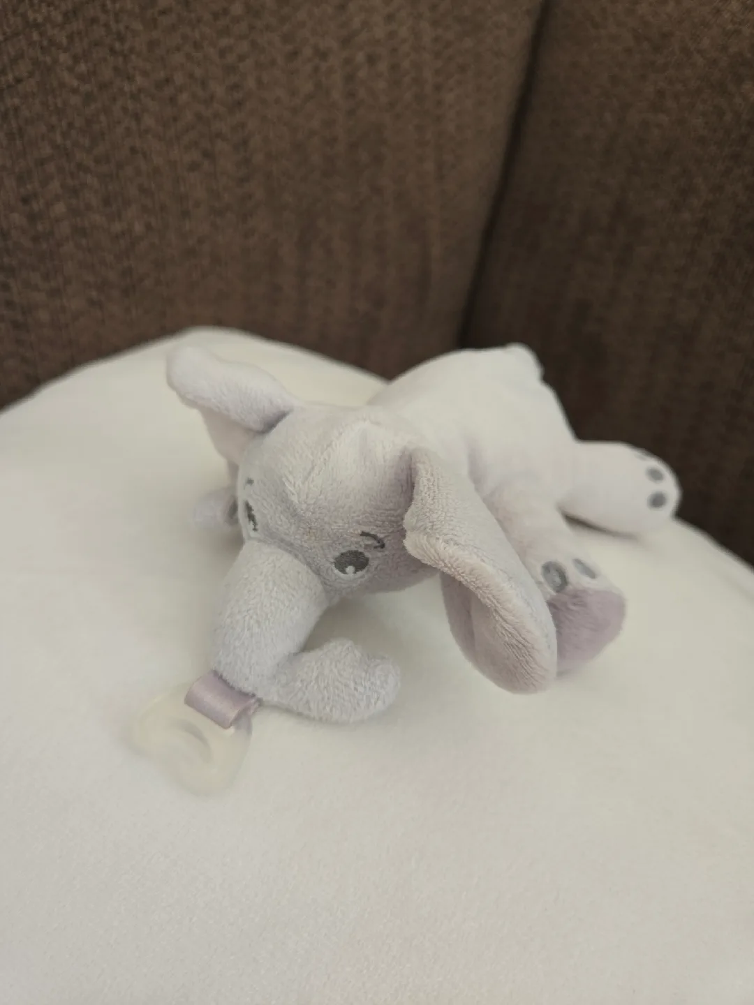 Plush Elephant Pacifier Holder 🥕 image indicator(2)