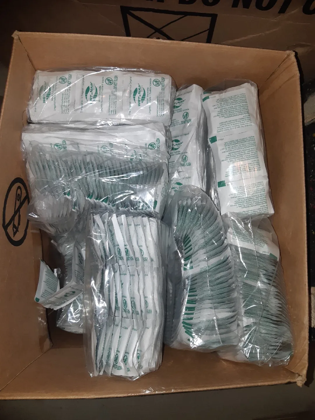 Wet-Nap Moist Towelettes Box image indicator(2)