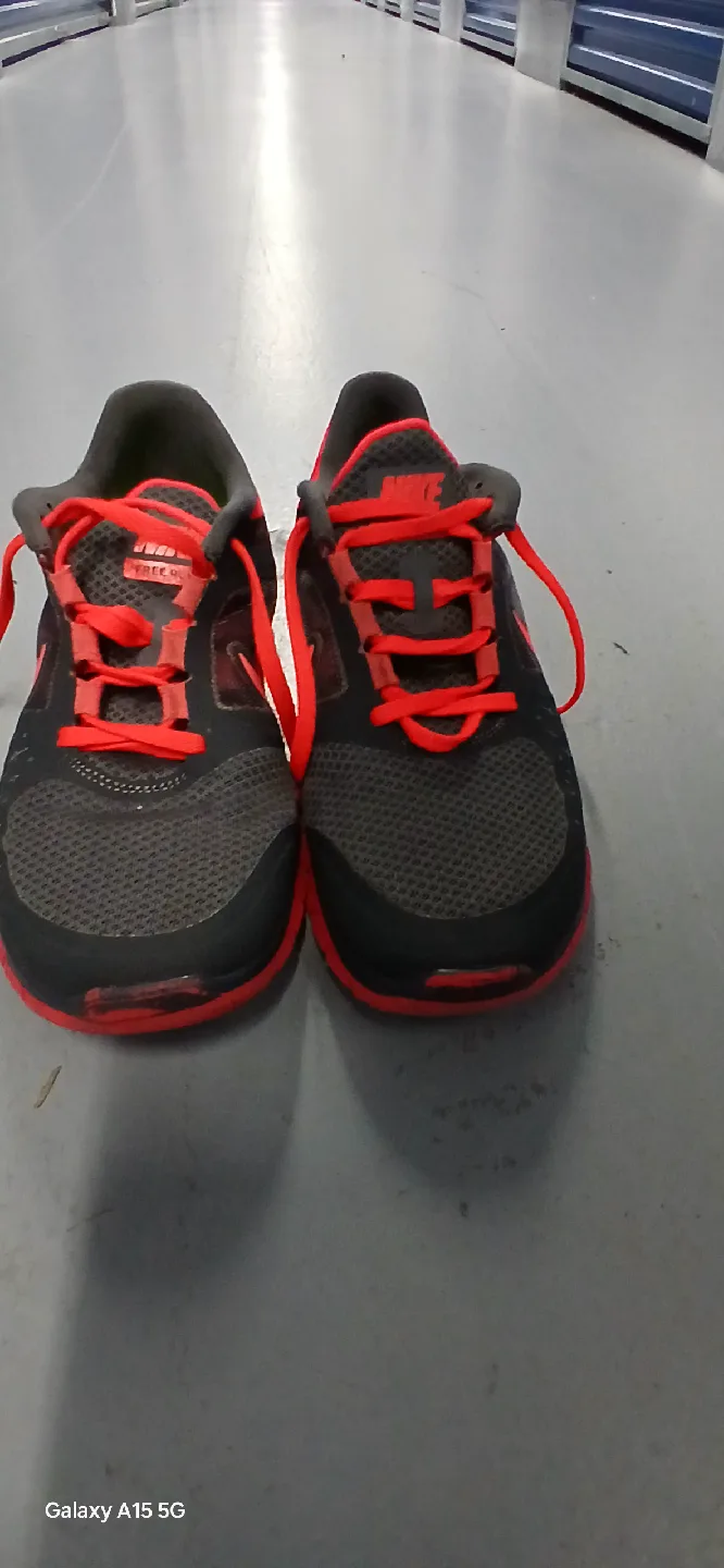 Nike Free 5.0 Running Shoes - Size 10 image indicator(3)