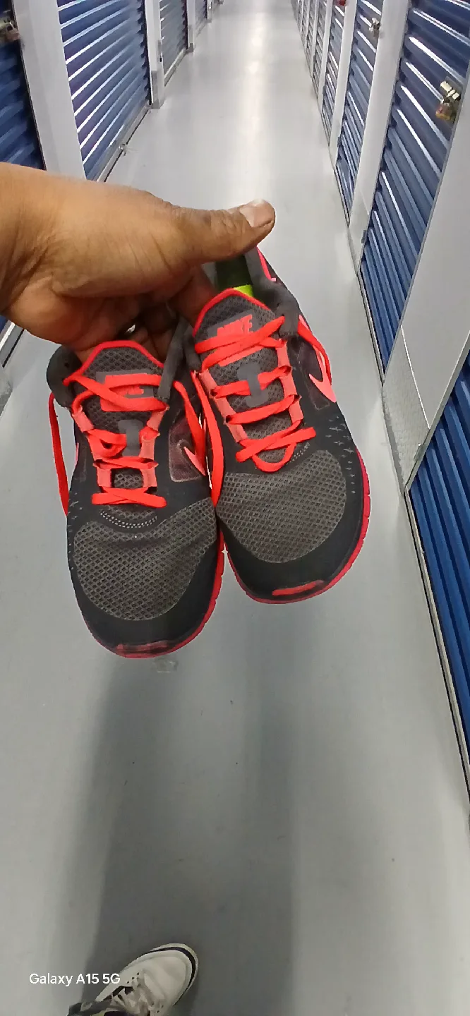 Nike Free 5.0 Running Shoes - Size 10 image indicator(4)