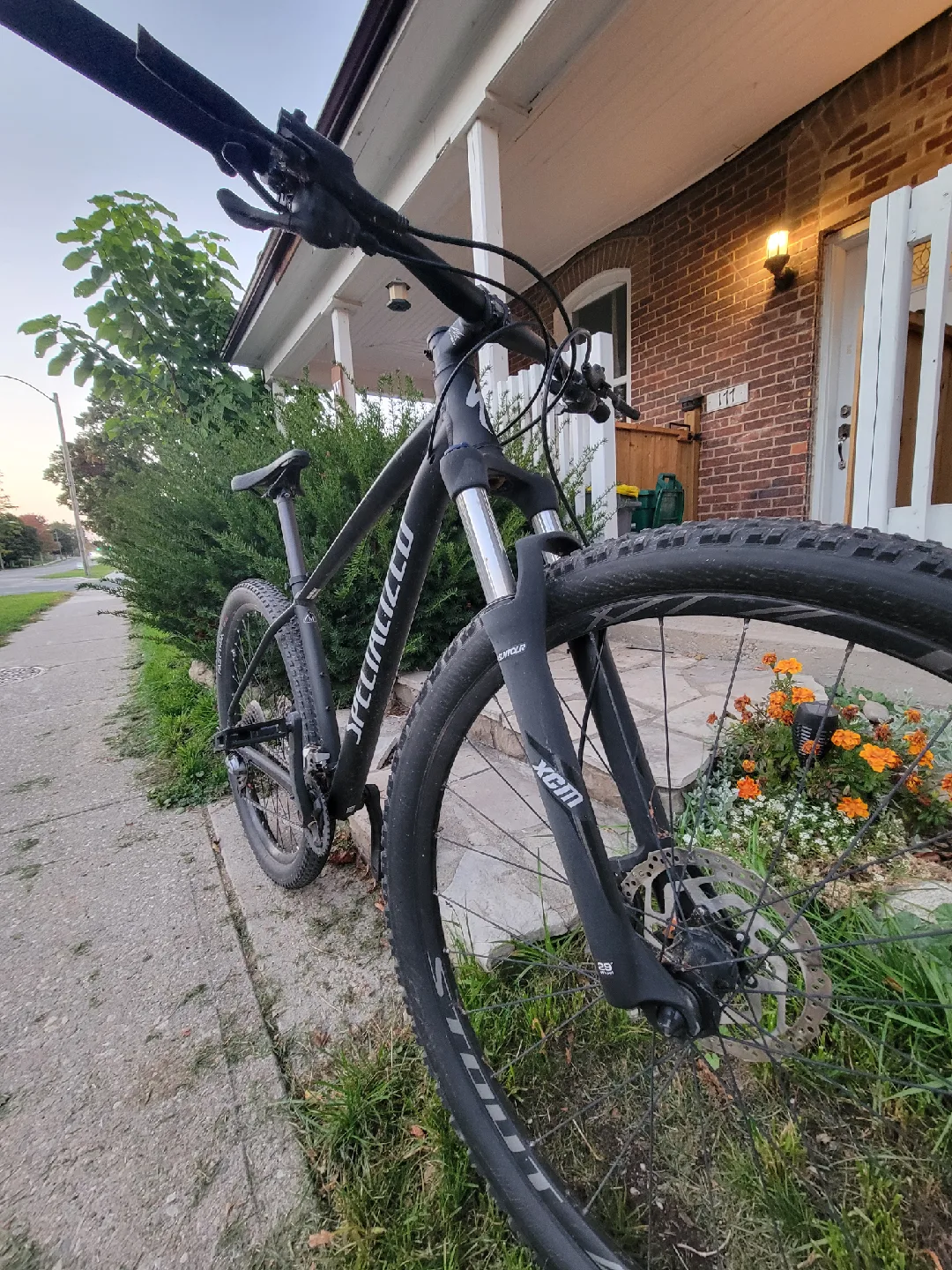 Specialized Rockhopper Mountain Bike image indicator(2)