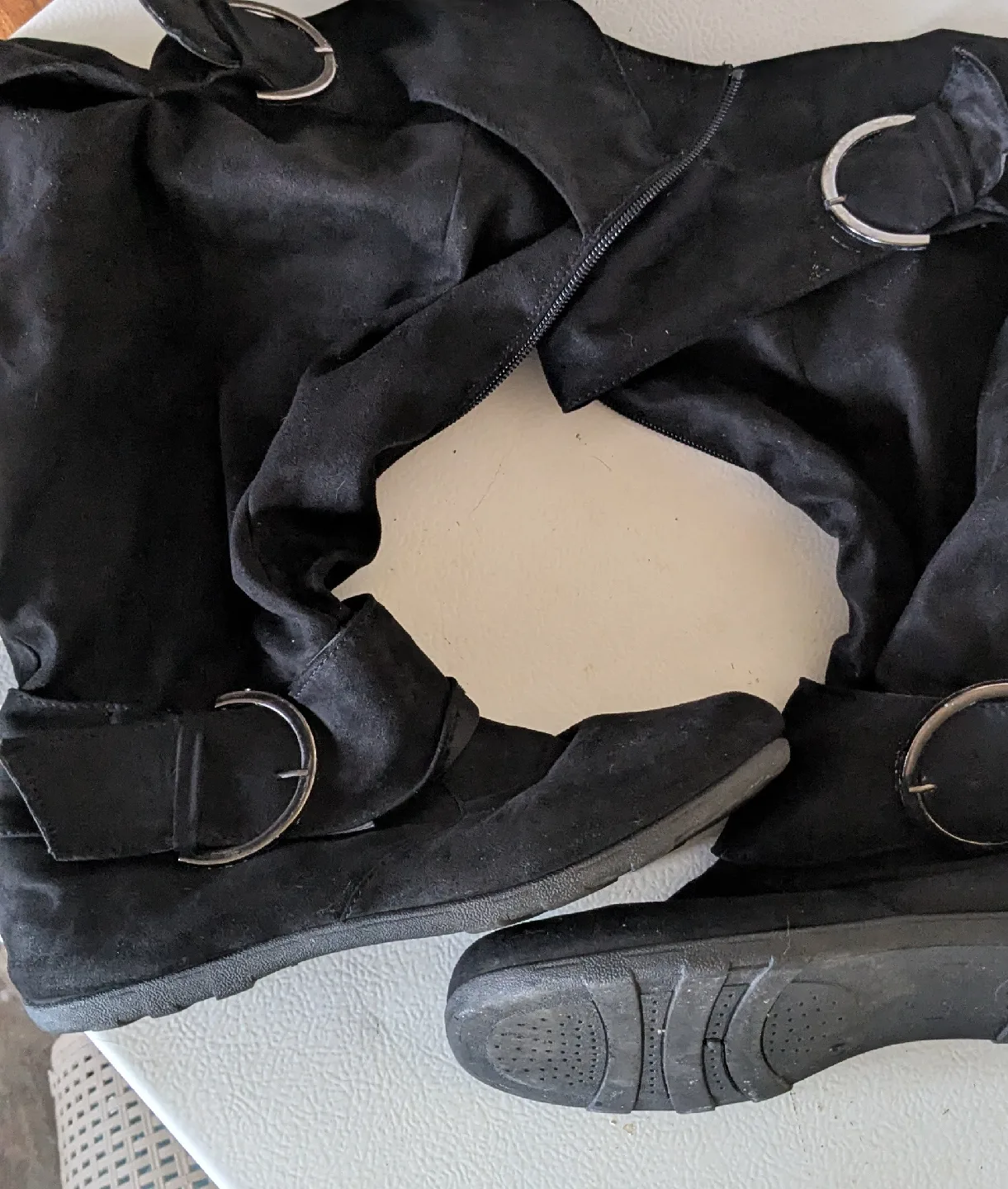 size 9 Black Knee-High Boots image indicator(2)