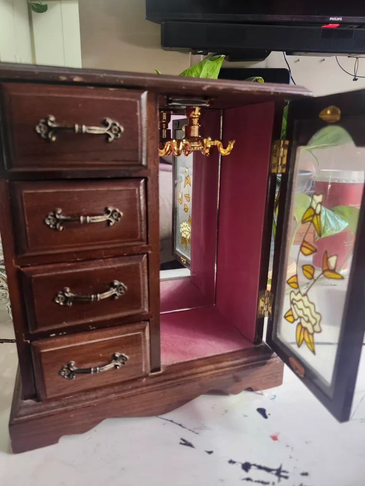 Vintage Wooden Jewelry Box image indicator(2)