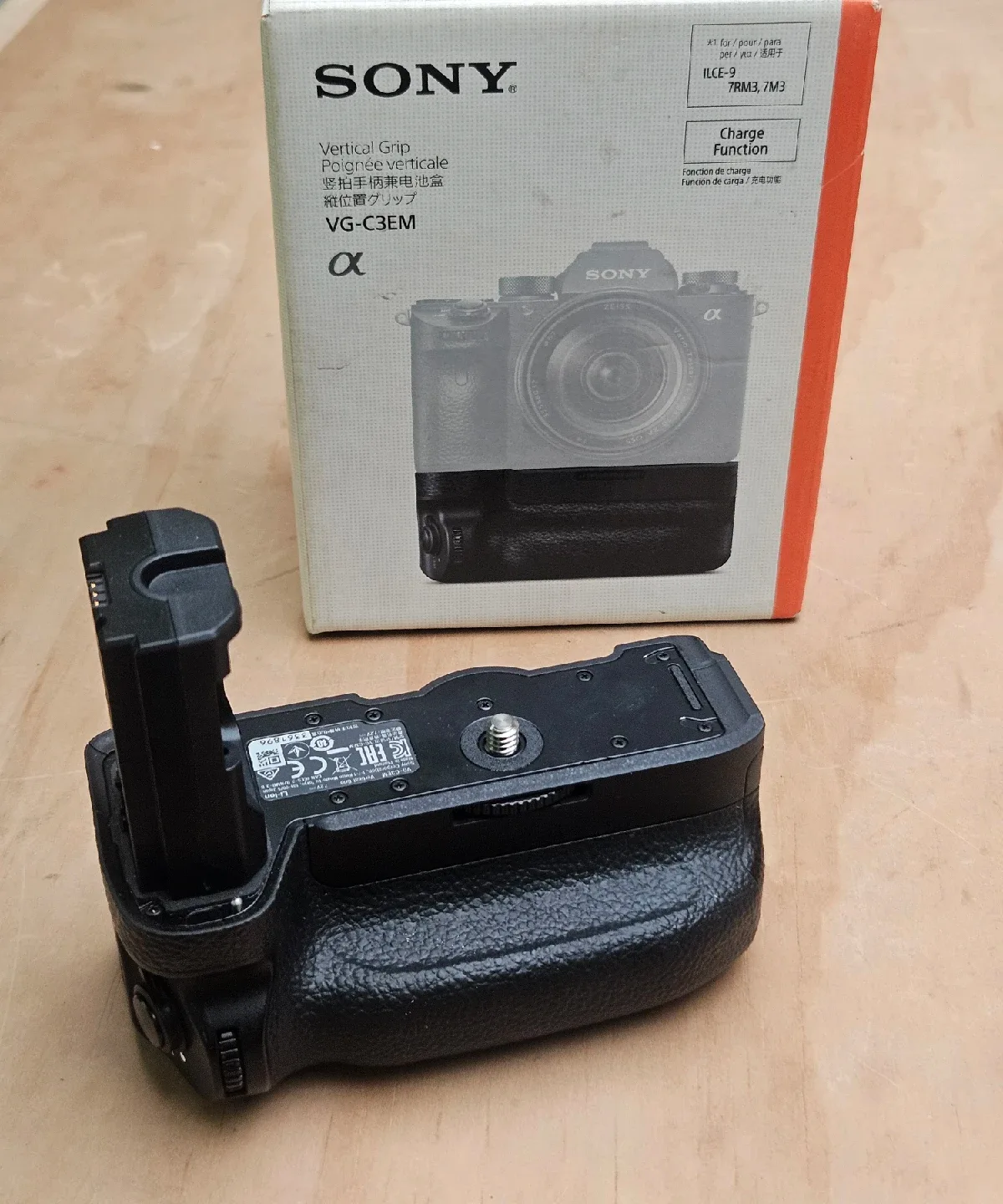 Sony VG-C3EM Vertical Grip for Alpha Cameras image indicator(2)
