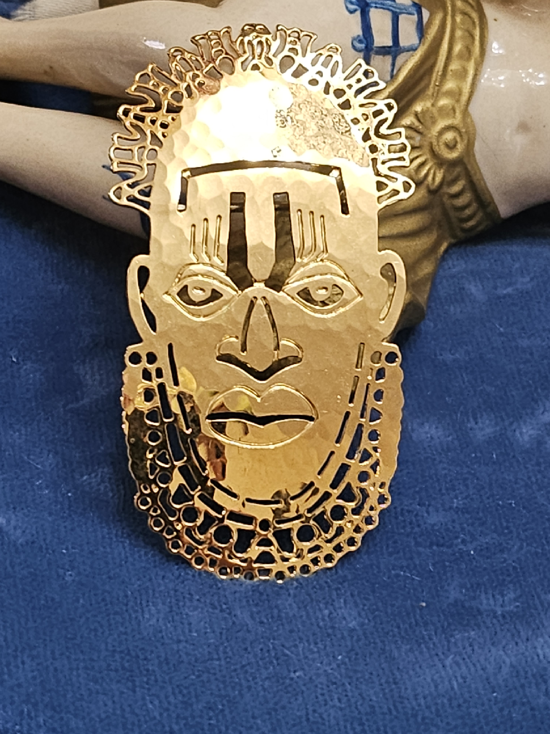 Vintage WB Gold Tone Face Brooch