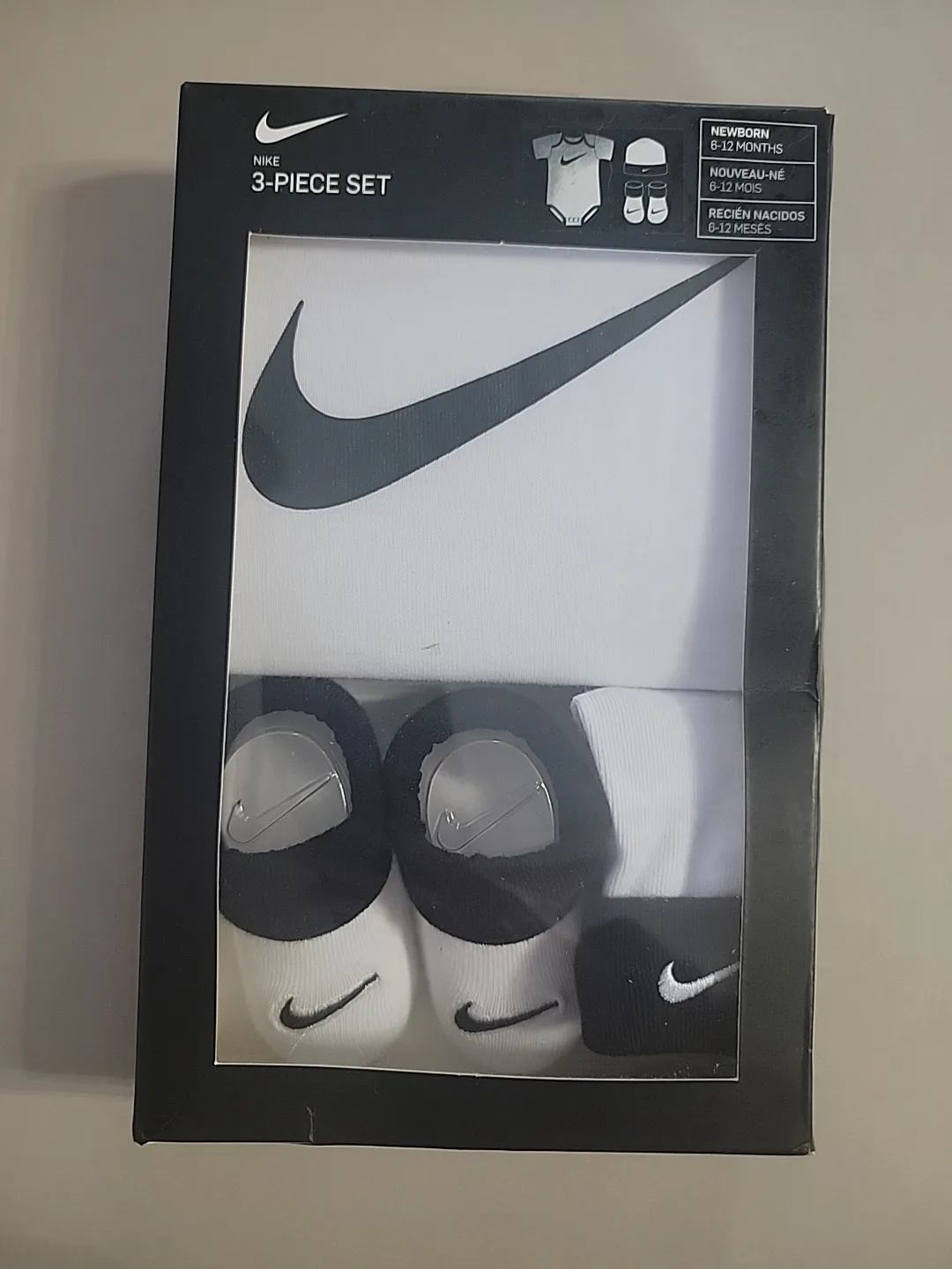 New Nike 3-Piece Set (6-12 Months) image indicator(5)