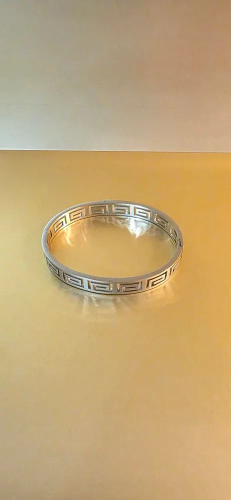 Silver Tone Bangle Bracelet image indicator(6)