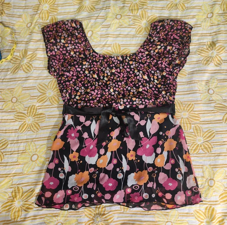 Black and pink floral babydoll top with a bow at the back image indicator(2)