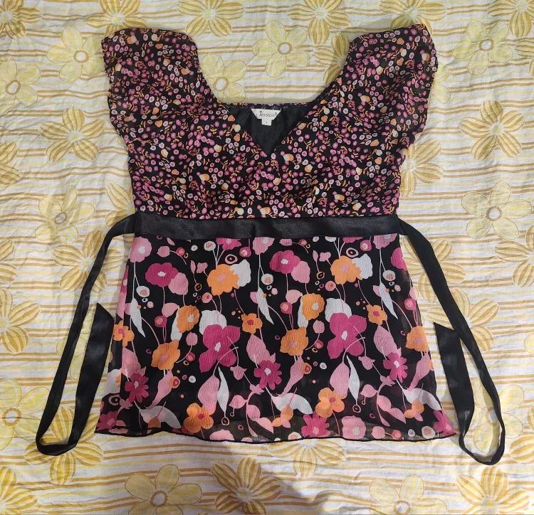 Black and pink floral babydoll top with a bow at the back image indicator(5)