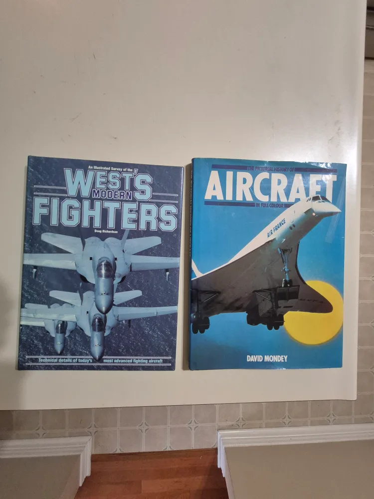 Lot of Aircraft books image indicator(2)