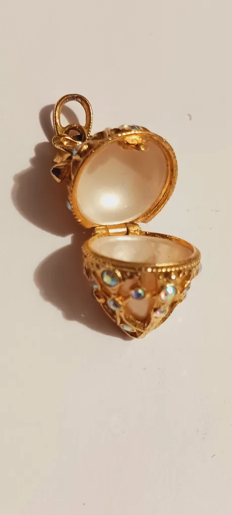 24K Gold Plated Franklin Mint Gorgeous Egg Shaped Pendant thumbnail