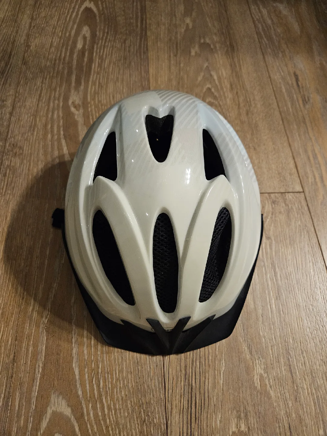 🥕 White Cycling Helmet thumbnail