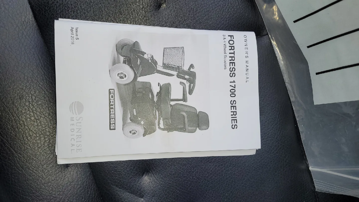 Fortress 1700 Series 3-Wheel Scooter image indicator(4)