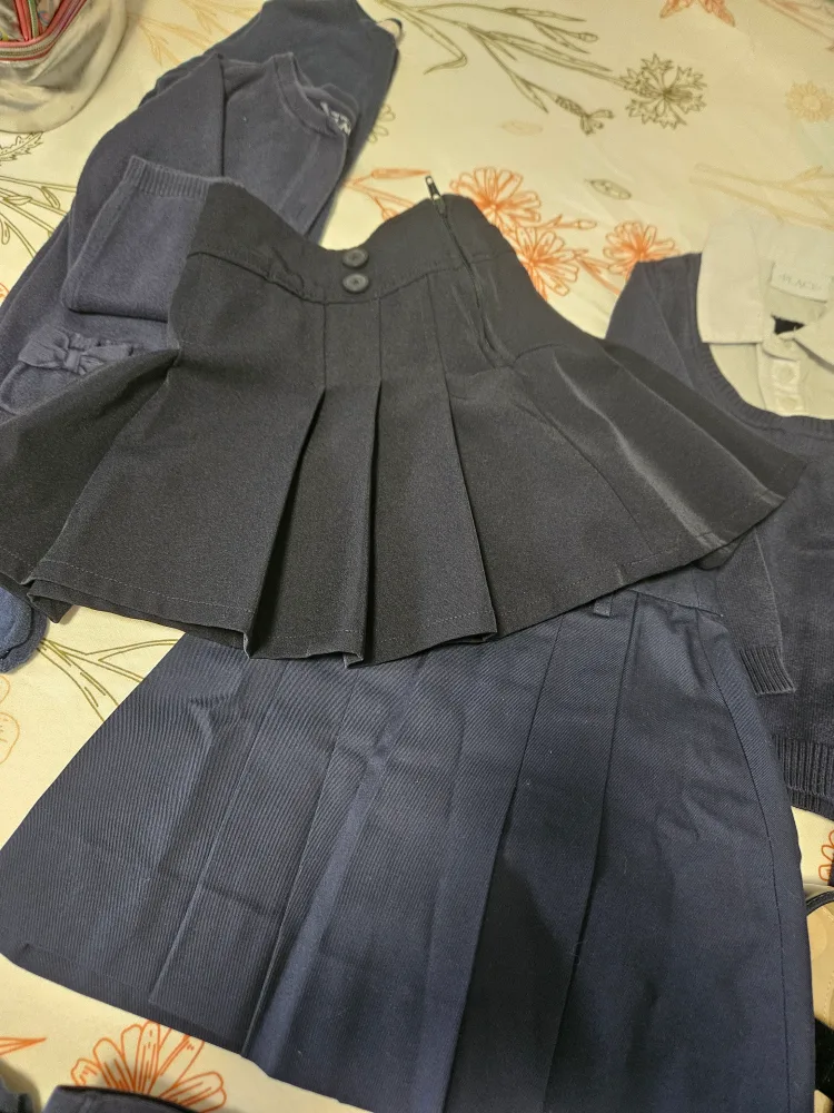 school clothes 4/5T image indicator(2)