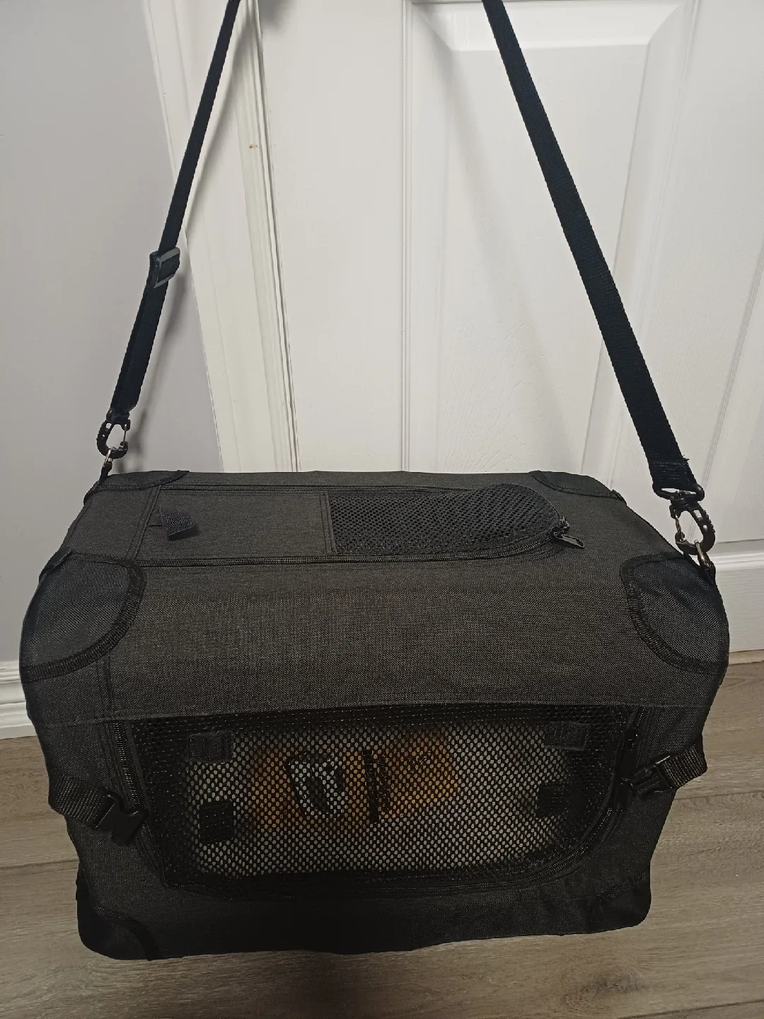Veehoo Pet Carrier - Black image indicator(3)