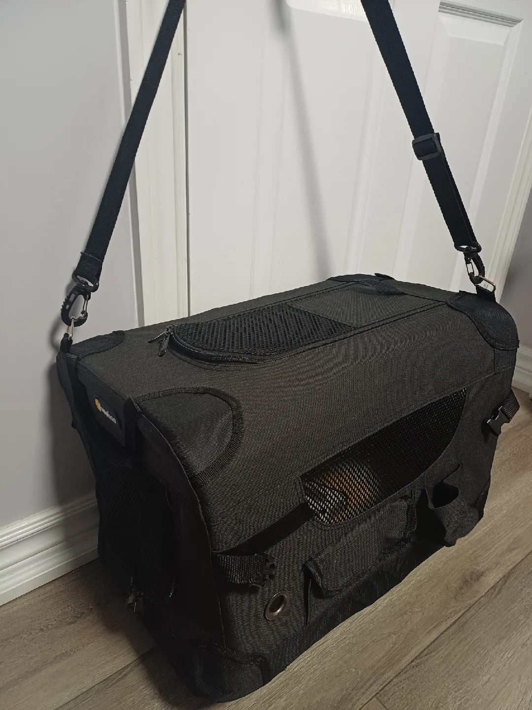 Veehoo Pet Carrier - Black image indicator(6)