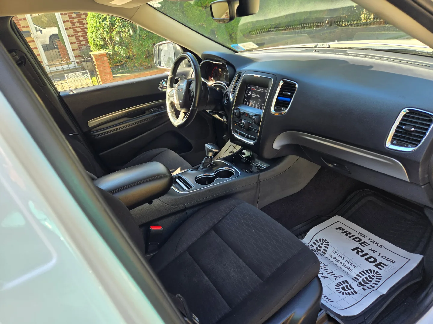 White Dodge Durango SUV image indicator(5)