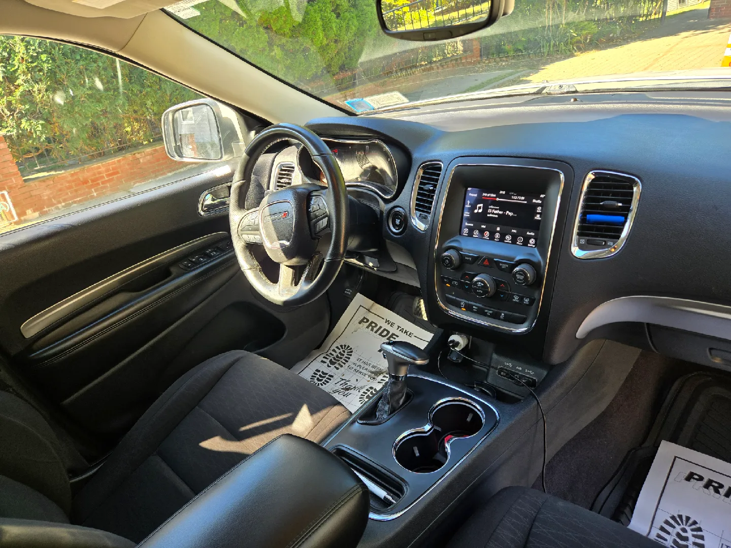 White Dodge Durango SUV image indicator(7)