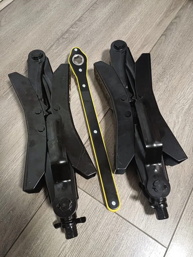 Camper RV Wheel Chock Stabilizer image indicator(3)