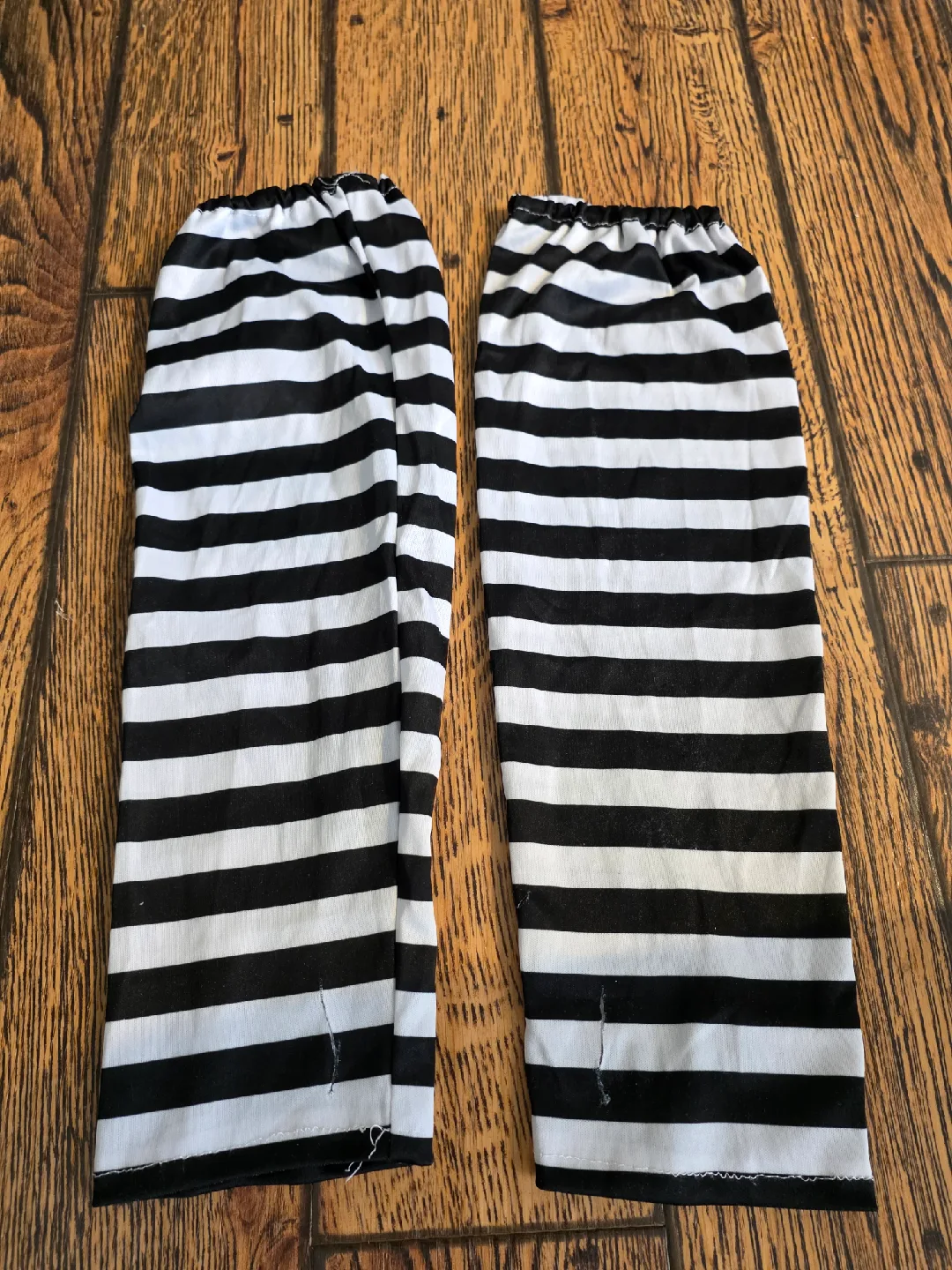 Alice in Wonderland Costume & Striped Leg Warmers image indicator(2)