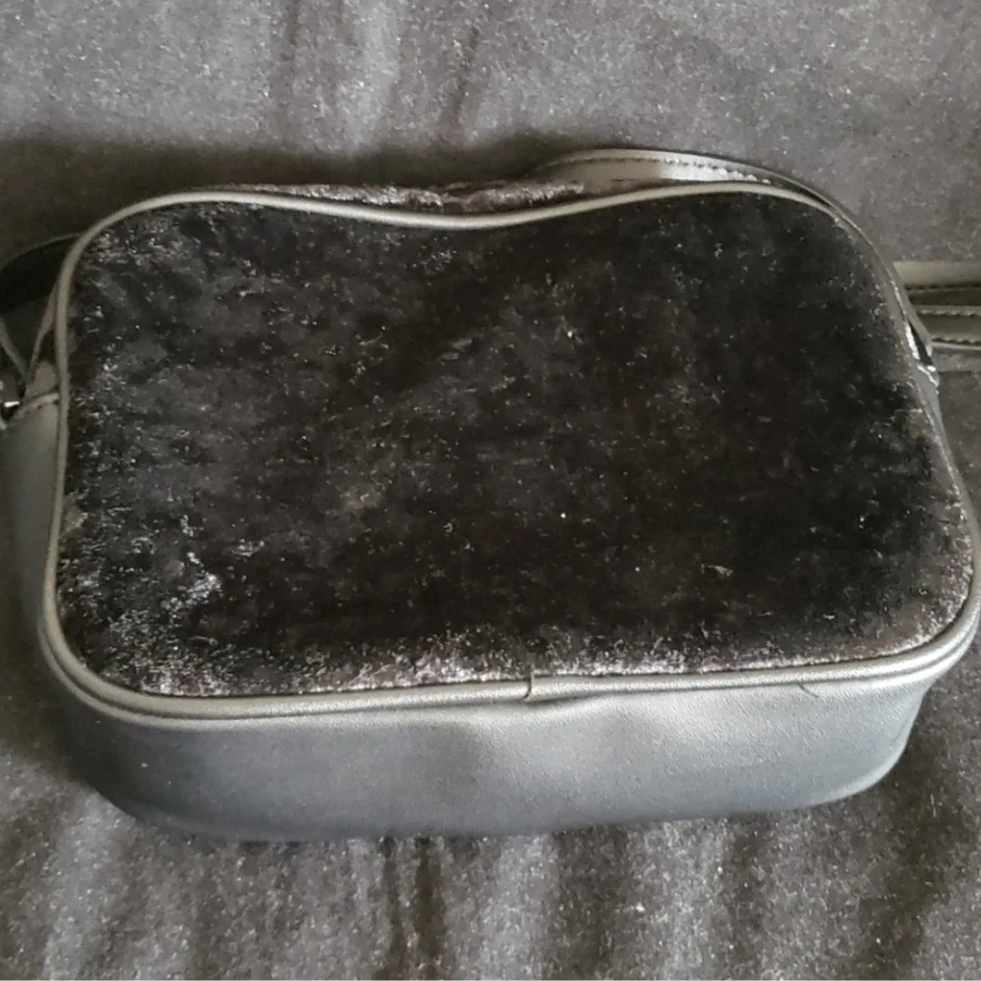 Black Floral Embroidered Crossbody Bag image indicator(5)