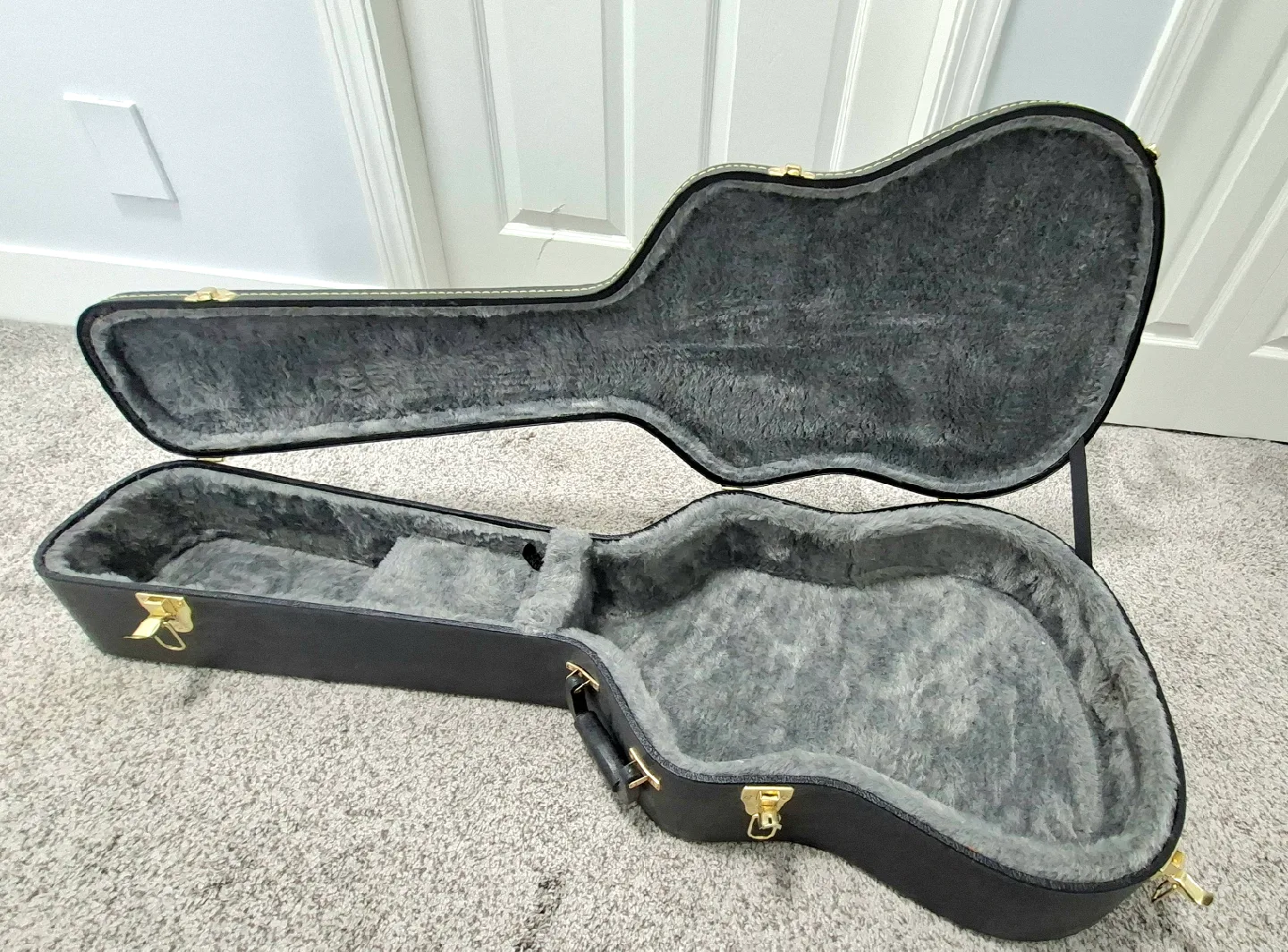 Gretsch Acoustic Electric Guitar with Case image indicator(4)