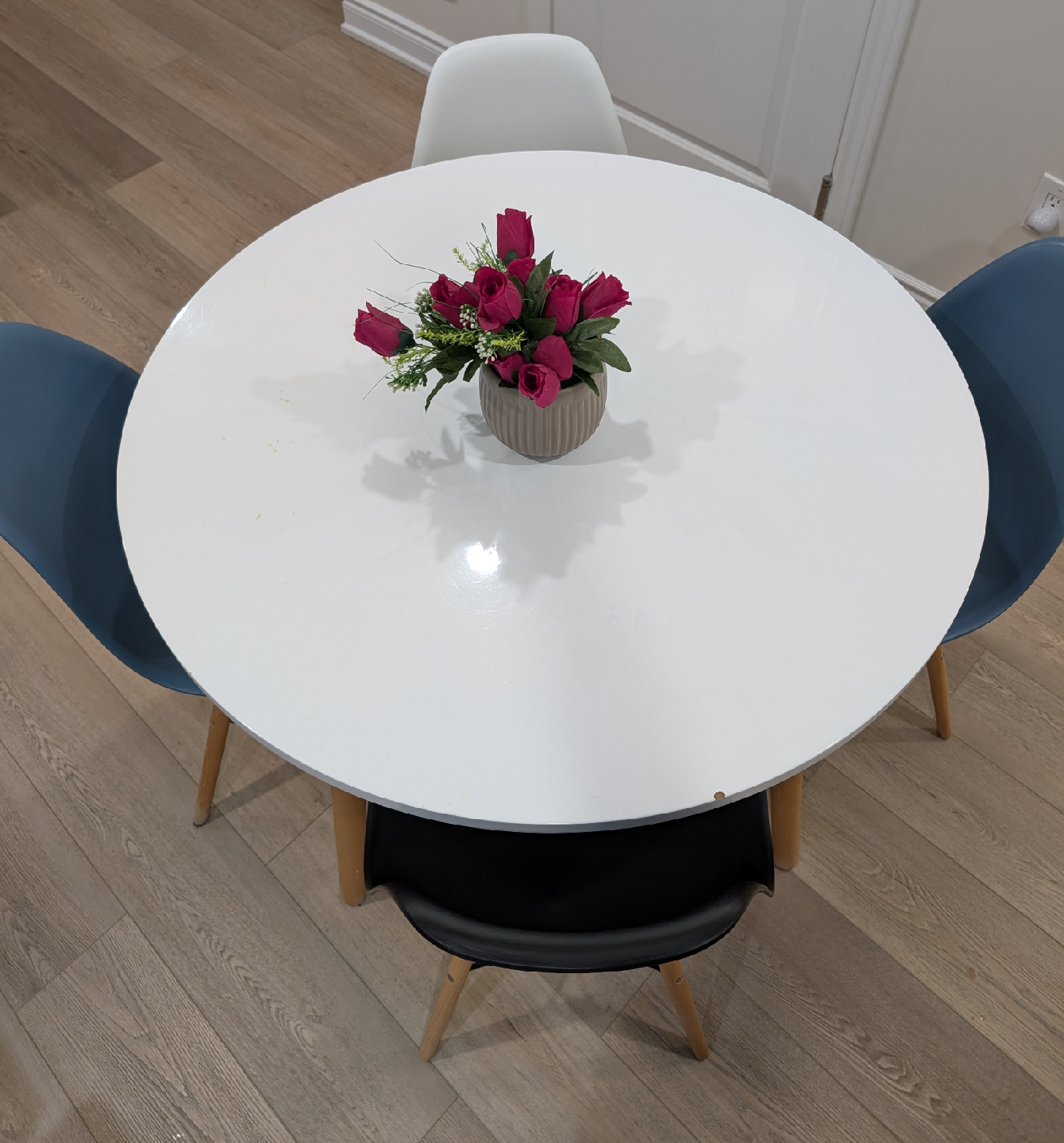 Round White Dining Table with 4 Chairs