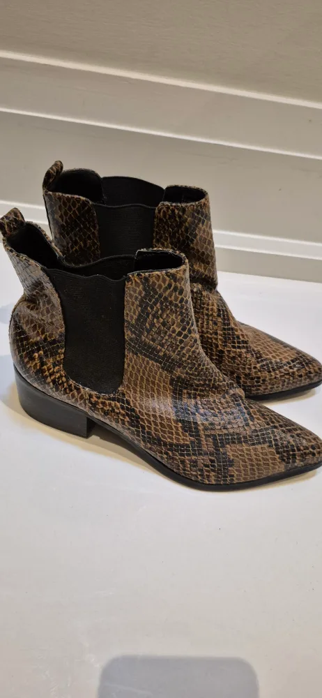 Design Lab Snakeskin Print Chelsea Boots, Size 8 image indicator(3)
