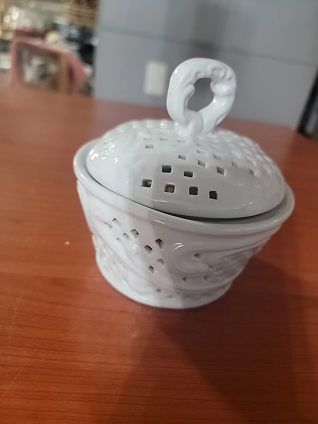 RR Treasures Porcelain Swan Covered Dish thumbnail