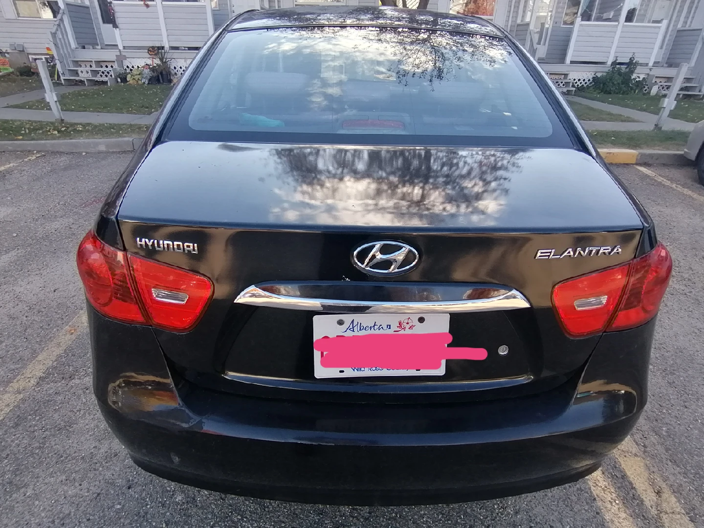 Hyundai Elantra - Black Sedan - photo 2