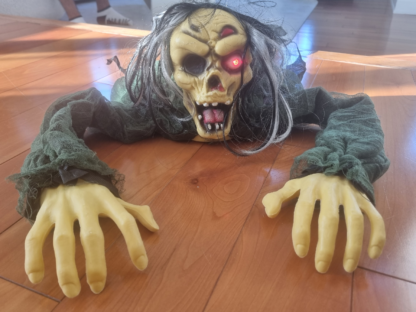 Halloween Roaring Zombie Decoration - photo 2