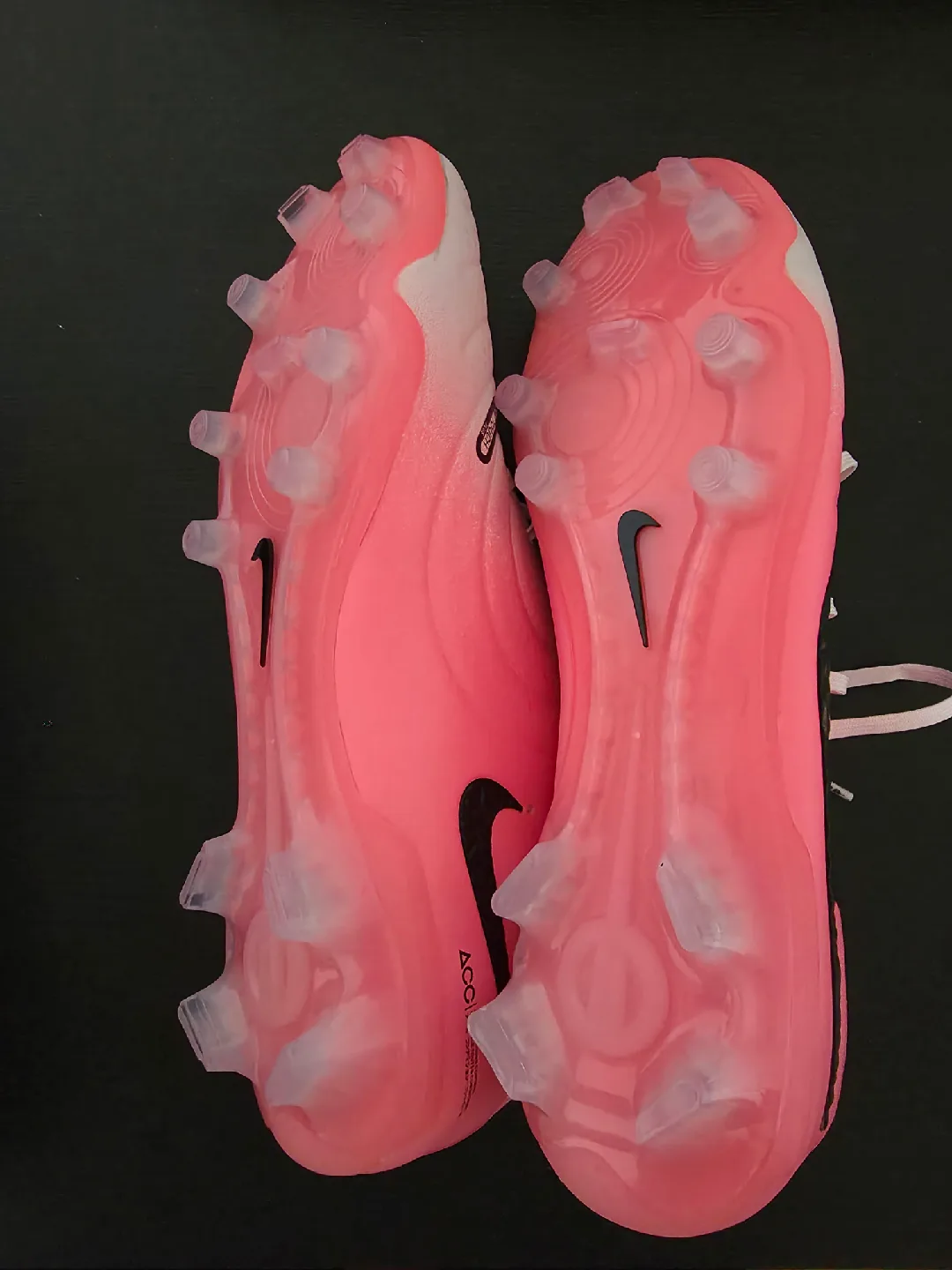 Nike Tiempo Legend 10 FG Pink Soccer Cleats - Size 8 image indicator(3)