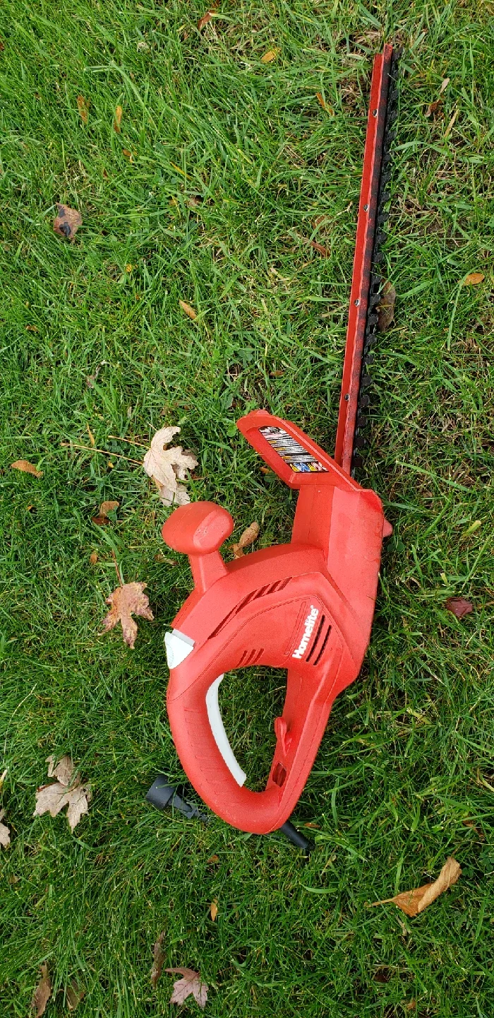 Homelite 17-Inch Electric Corded Hedge Trimmer image indicator(2)