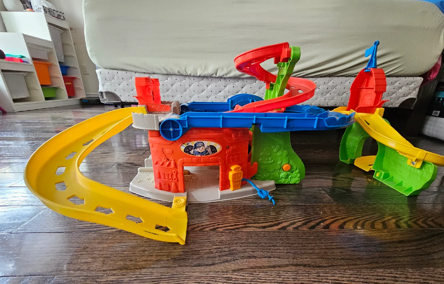 Fisher-Price Little People Sit and Stand Skyway image indicator(4)