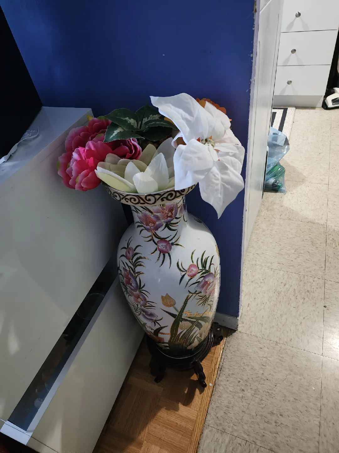 chinnee Floral Vase with Stand thumbnail
