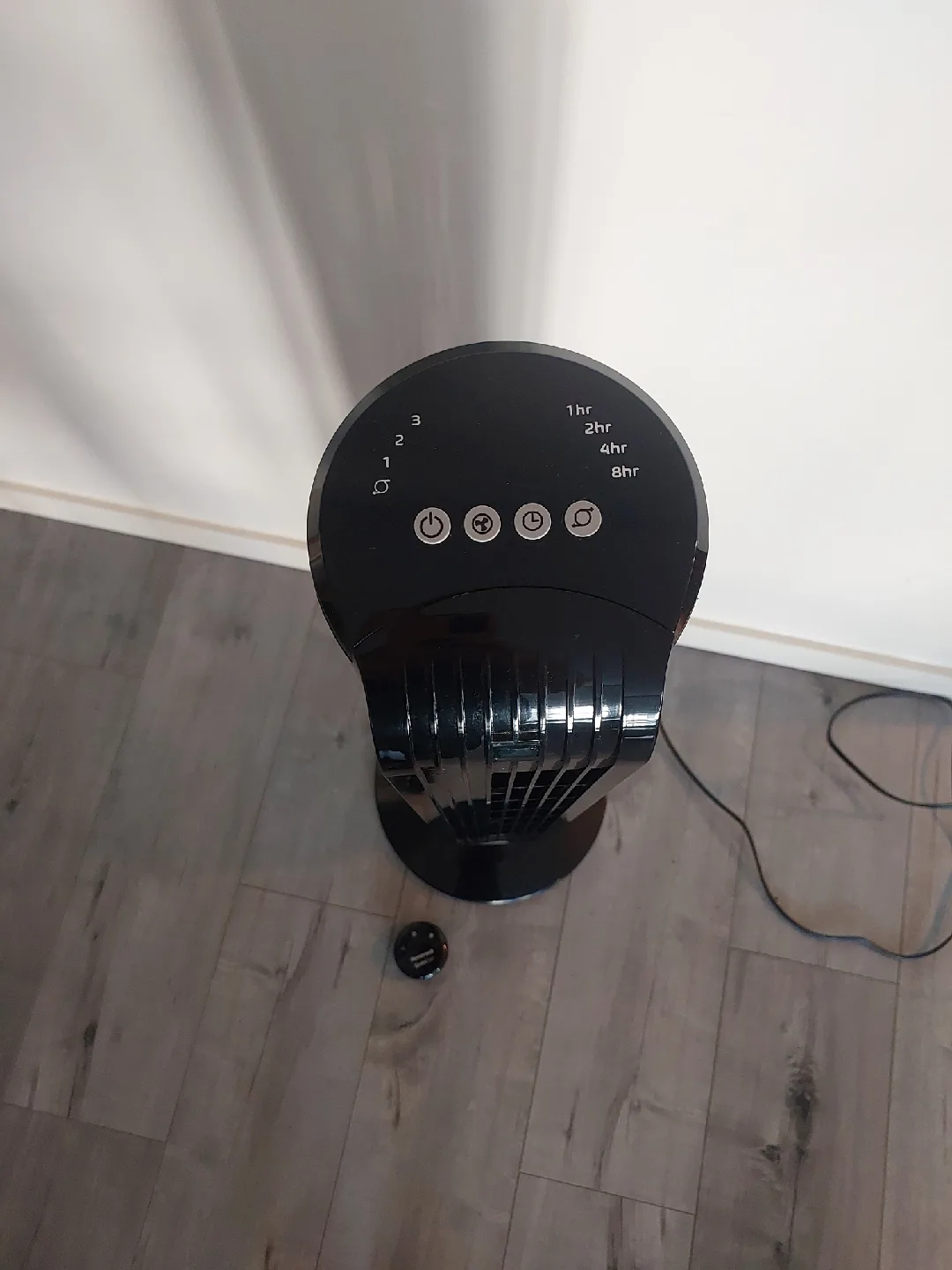 Slim Oscillating Tower Fan + Remote Control, Black, 32-in image indicator(4)