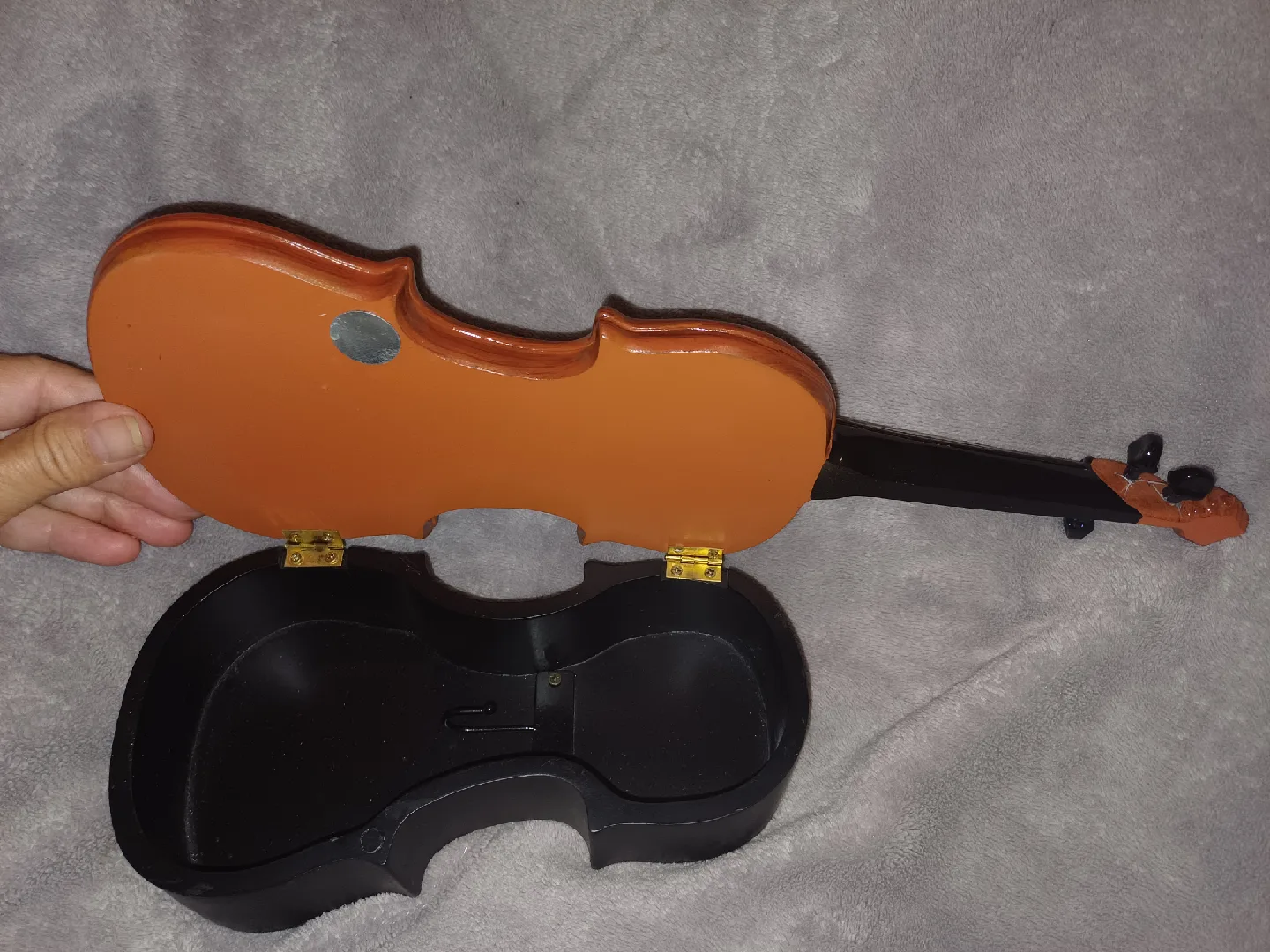 🧡 NEW Violin Shaped Key Holder/Trinket Box image indicator(5)