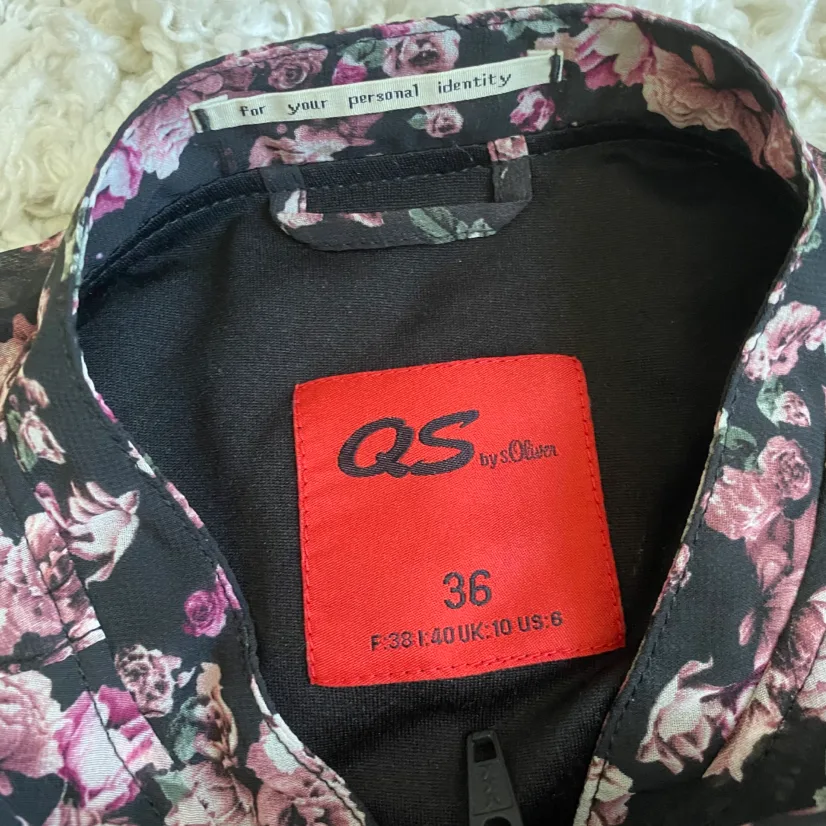 QS by S.Oliver Roses Light Bomber Jacket image indicator(4)